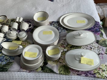 Listing 3 of 14 for 76 piece ROYAL DOULTON PLATINUM CONCORD DINNER SET 76 pieces