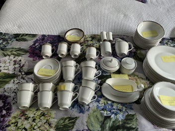 Listing 2 of 14 for 76 piece ROYAL DOULTON PLATINUM CONCORD DINNER SET 76 pieces