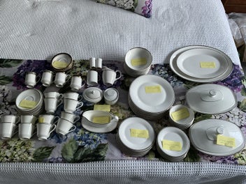 Listing 8 of 14 for 76 piece ROYAL DOULTON PLATINUM CONCORD DINNER SET 76 pieces