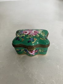 Listing 3 of 15 for Vintage French Limoges hand painted trinket box