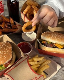 Burger Wisconsin Wellington