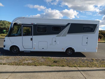 2026 Frankia M-Line I7400 GD - Single beds