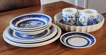 Listing 1 of 7 for 11 x Crown Lynn Blue Willow Pieces!