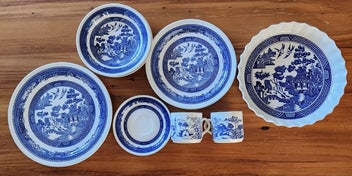 Listing 2 of 7 for 11 x Crown Lynn Blue Willow Pieces!