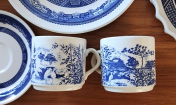 Listing 3 of 7 for 11 x Crown Lynn Blue Willow Pieces!