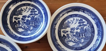 Listing 5 of 7 for 11 x Crown Lynn Blue Willow Pieces!