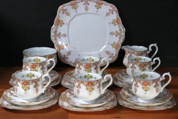 Listing 1 of 11 for ROYAL ALBERT VINTAGE 21 PIECE TEASET