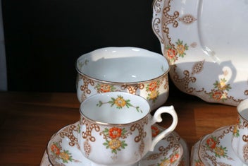 Listing 3 of 11 for ROYAL ALBERT VINTAGE 21 PIECE TEASET