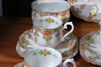 Listing 4 of 11 for ROYAL ALBERT VINTAGE 21 PIECE TEASET