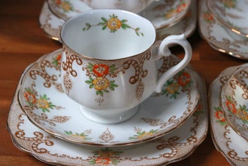 Listing 5 of 11 for ROYAL ALBERT VINTAGE 21 PIECE TEASET