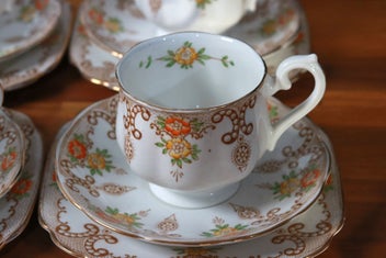 Listing 8 of 11 for ROYAL ALBERT VINTAGE 21 PIECE TEASET