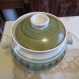 Listing 2 of 6 for Hanmer Pottery Casserole Dish. Large. Classic Design. Fabulous All Round.