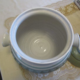 Listing 4 of 6 for Hanmer Pottery Casserole Dish. Large. Classic Design. Fabulous All Round.