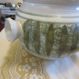 Listing 6 of 6 for Hanmer Pottery Casserole Dish. Large. Classic Design. Fabulous All Round.