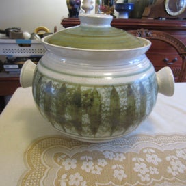 Listing 1 of 6 for Hanmer Pottery Casserole Dish. Large. Classic Design. Fabulous All Round.