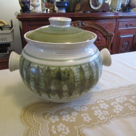 Listing 3 of 6 for Hanmer Pottery Casserole Dish. Large. Classic Design. Fabulous All Round.