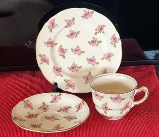 Listing 1 of 6 for GORGEOUS 1940's Royal Winton GRIMWADES Pink Roses Trio