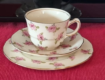 Listing 2 of 6 for GORGEOUS 1940's Royal Winton GRIMWADES Pink Roses Trio