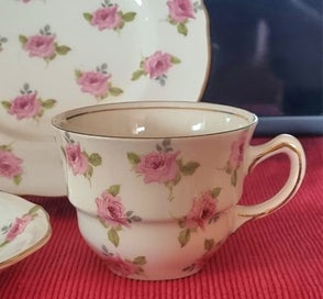 Listing 3 of 6 for GORGEOUS 1940's Royal Winton GRIMWADES Pink Roses Trio