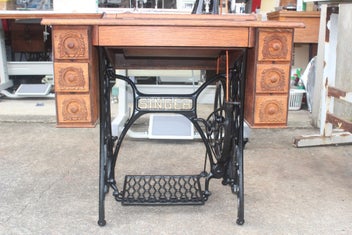 Listing 2 of 5 for ANTIQUE SINGER TREADLE SEWING MACHINE