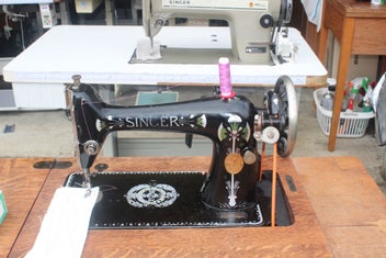 Listing 3 of 5 for ANTIQUE SINGER TREADLE SEWING MACHINE