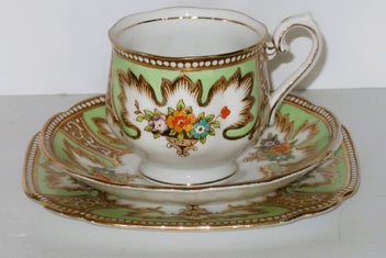 Listing 1 of 4 for ***EXQUISITE ROYAL ALBERT TRIO "ROYALTY"***