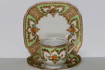Listing 2 of 4 for ***EXQUISITE ROYAL ALBERT TRIO "ROYALTY"***