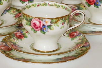 Listing 2 of 5 for ***PARAGON DOUBLE WARRENT MARK "TAPESTRY ROSE" TEA SET***
