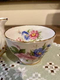 Listing 2 of 3 for A perfect gold trimmed AYNSLEY cream jug & Sugar bowl