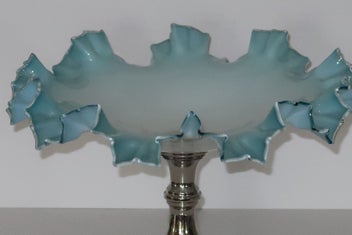 Listing 3 of 5 for ***STRIKING RUFFLED EDGED ART NOUVEAU DESIGN COMPORT***