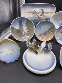 Listing 3 of 7 for Bulk Royal Copenhagen vases /plates