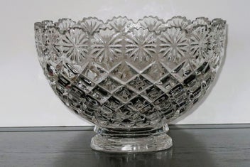 Listing 1 of 1 for ***EXQUISITE FOOTED CRYSTAL BOWL AMAZING DESIGN***