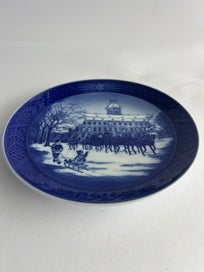 Listing 6 of 8 for Royal Copenhagen 1992 Year Plate Queen's Coach Holland Collection