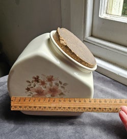 Listing 9 of 11 for Titian Biscuit Jar