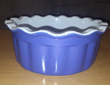 Listing 4 of 5 for Emile Henry retro pie / soufflé dish