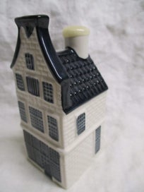 Listing 1 of 4 for * POR5 476 - KLM Delft Blue Miniature House - No 11