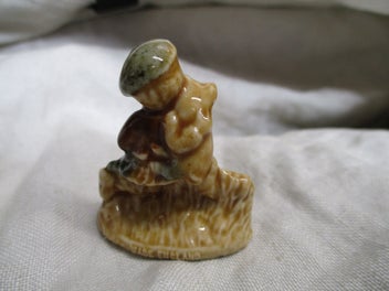 Listing 2 of 3 for JG 6978 - Wade England Pottery Wade Whimsies - Tom Tom The Pipers Son