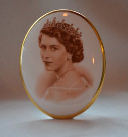 Listing 1 of 2 for Queen Elizabeth II Coronation portrait Tuscan plaque