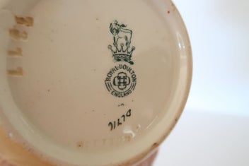 Listing 2 of 2 for ***BEAUTIFUL ROYAL DOULTON COACHING SCENES VASE***