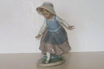 Listing 1 of 9 for ***FABULOUS HANDMADE NAO BY LLADRO GIRL FIGURINE***
