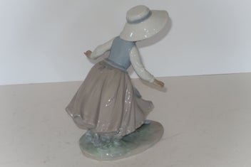 Listing 5 of 9 for ***FABULOUS HANDMADE NAO BY LLADRO GIRL FIGURINE***