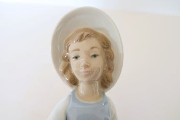Listing 6 of 9 for ***FABULOUS HANDMADE NAO BY LLADRO GIRL FIGURINE***