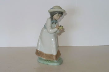 Listing 1 of 6 for ***FABULOUS NAO BY LLADRO GIRL WITH BIRDS NEST***