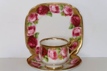 Listing 1 of 2 for ***GORGEOUS ROYAL ALBERT OLD ENGLISH ROSES HEAVY GOLD TRIO***