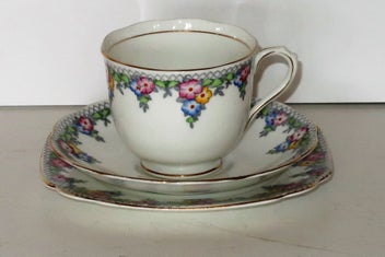 Listing 1 of 1 for ***BEAUTIFUL ROYAL ALBERT TRIO "TRELLIS"***