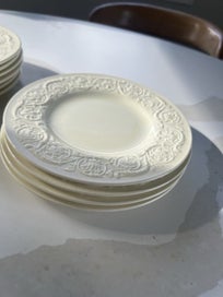 Listing 5 of 6 for 1956 Wedgwood of Etruria and Barlastan Patrician plates and bowls