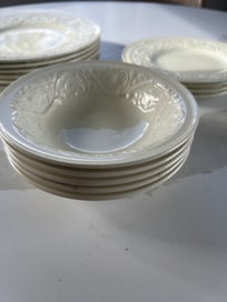 Listing 4 of 6 for 1956 Wedgwood of Etruria and Barlastan Patrician plates and bowls