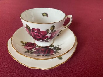 Listing 1 of 7 for Vintage Queen Anne White Red Roses Gold Trim Tea Cup Saucer and Plate