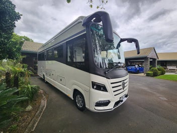 MORELO 93MB PALACE MOTOR HOME