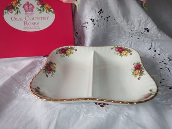 Listing 1 of 7 for Royal Albert Old Country Roses Divided Server - NEW